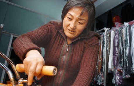 举重运动员标准_举重冠军规则_这次举重冠军是哪位运动员