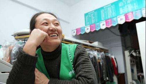 这次举重冠军是哪位运动员_举重运动员标准_举重冠军规则