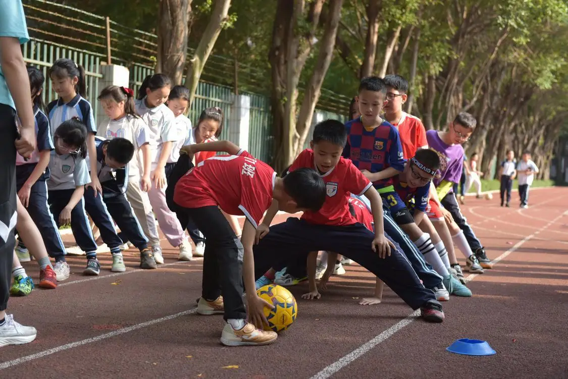 淇滨小学校长杯足球联赛冠军是谁_学校校长杯足球赛_校长杯足球赛秩序册
