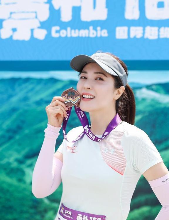 马拉松穿宽松还是紧身衣_和龙马拉松穿搭_马拉松穿着搭配