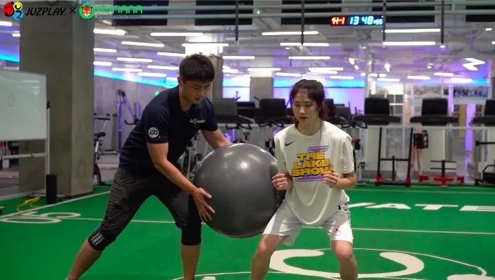 篮球旋转球怎么打_旋动篮球_篮球怎样学会旋球技巧视频