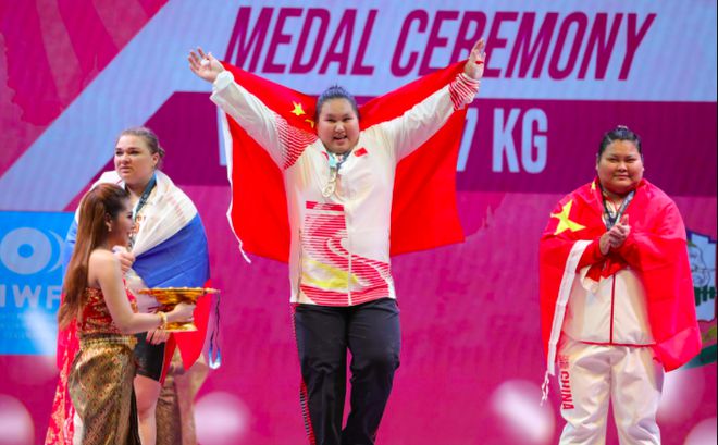 中国女举重冠军叫什么_中国举重女神_中国举重女选手