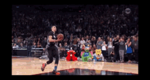 一人扣篮全队起跳_篮球扣篮大赛历史第一人是谁_nba一场扣篮最多