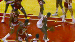 篮球扣篮大赛历史第一人是谁_nba一场扣篮最多_一人扣篮全队起跳