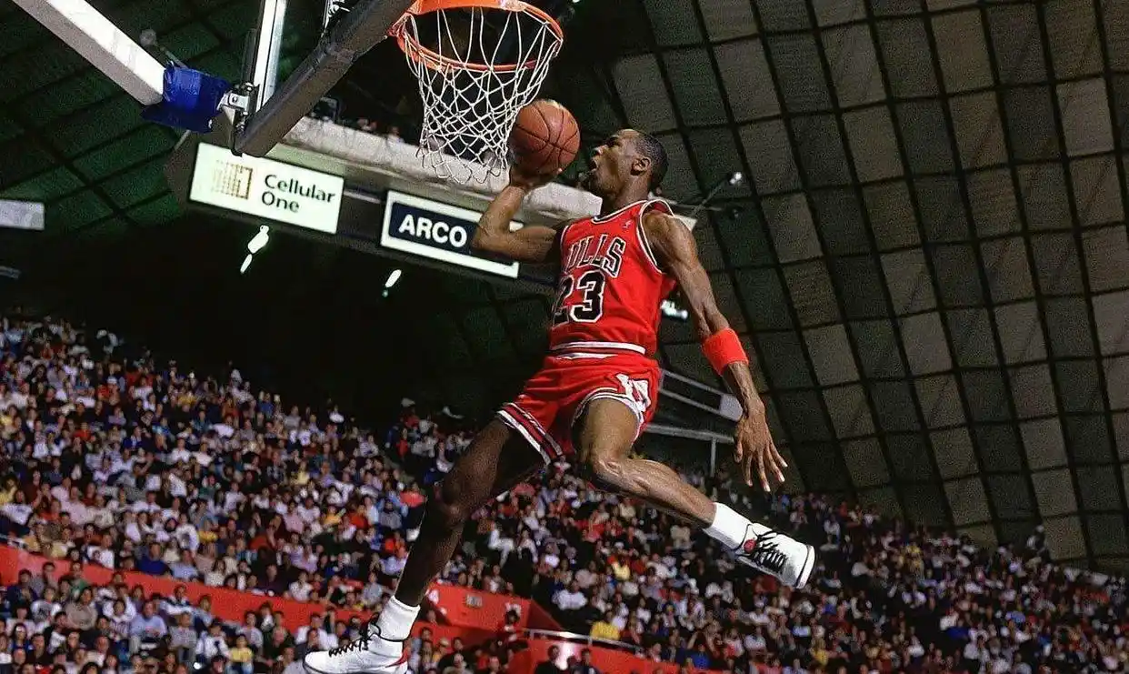 扣篮大赛第一人_nba一场扣篮最多_篮球扣篮大赛历史第一人是谁