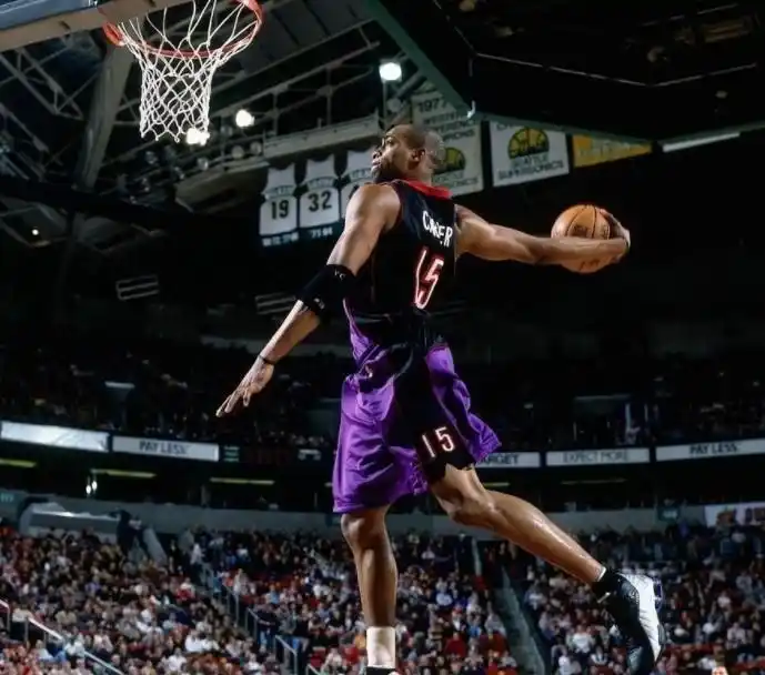 篮球扣篮大赛历史第一人是谁_扣篮大赛第一人_nba一场扣篮最多