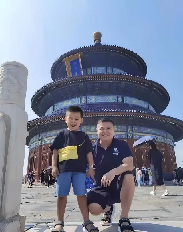 举重小军_小明是学校举重队的队员_举重冠军王小明